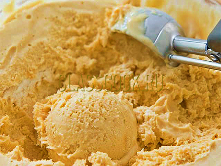 Мороженое с арахисом.